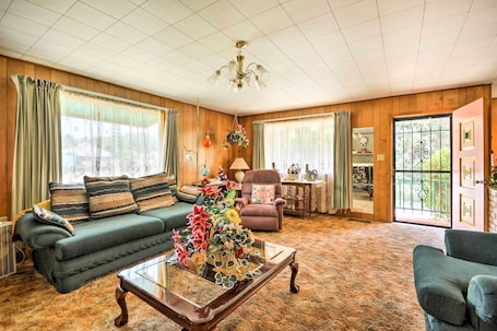 TV, video games, DVD player, books. Bright Springer House w/ Hammock & Orchard Views!