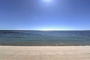 På stranden