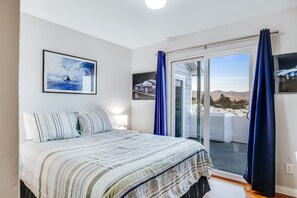 4 bedrooms, iron/ironing board, internet, bed sheets - Large home with game room & furnished deck with ocean & pier Views (Cayucos)