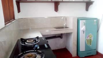 Refrigerador, microondas, horno y tetera eléctrica