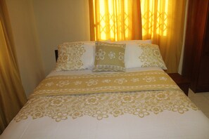 3 slaapkamers, een strijkplank/strijkijzer, wifi, beddengoed