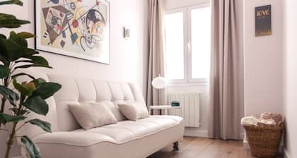Beautiful apartment in the center, completely renovated. FREE WIFI + Parking