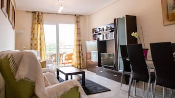 Een televisie en boeken