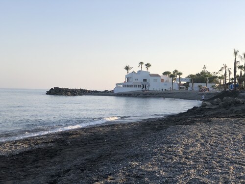 Bel appartement en bord de mer en face de la plage