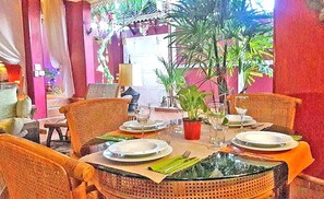Dining - Amazing Thai style in tropical atmosphere, 3 bedrooms and up to 9 guests (Pattaya)
