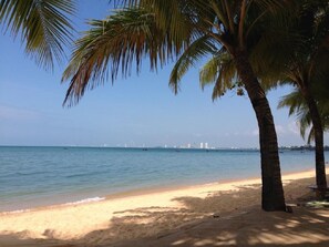 Beach - Amazing Thai style in tropical atmosphere, 3 bedrooms and up to 9 guests (Pattaya)
