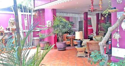Amazing Thai style in tropical atmosphere, 3 bedrooms and up to 9 guests