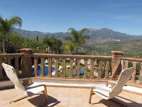 Private Villa mit Jacuzzi in Guaro