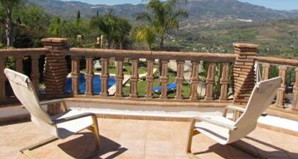 Private Villa mit Jacuzzi in Guaro