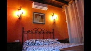 4 chambres, bureau, fer et planche Ă repasser, lit parapluie