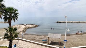 Una playa cerca