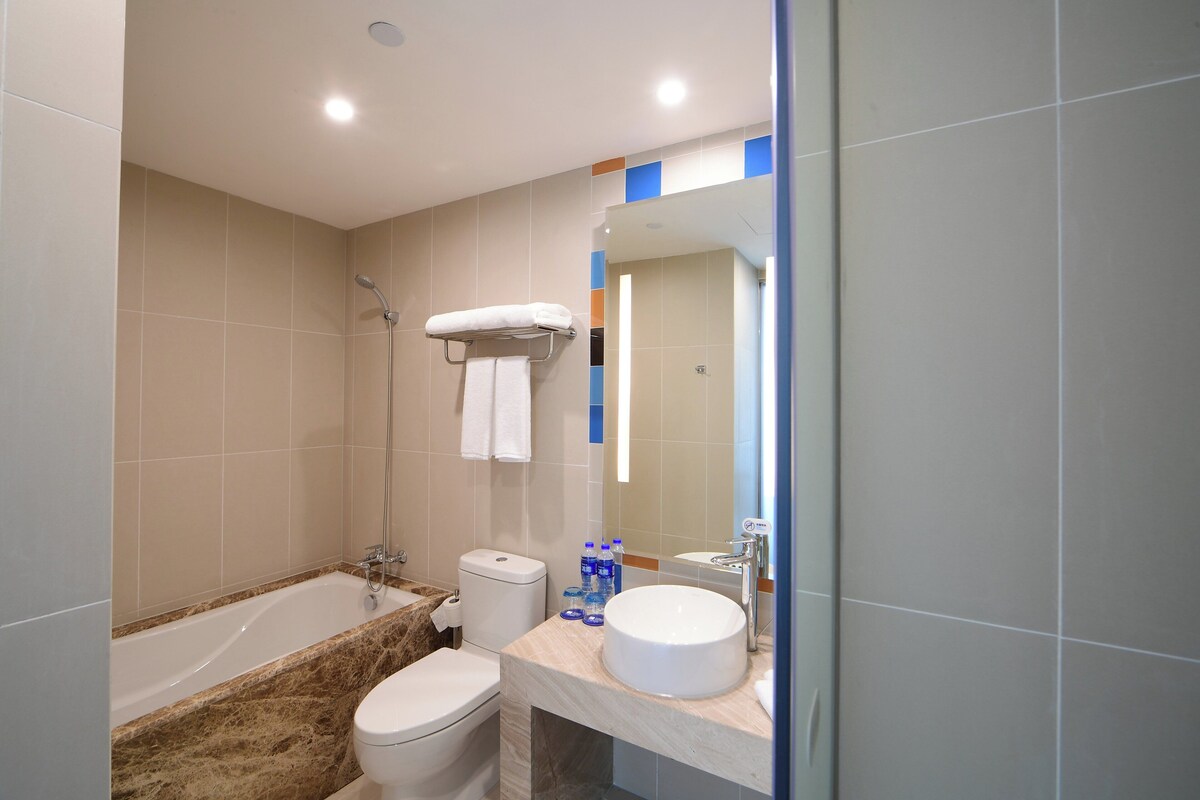 Suite, 1 King Bed (Additional Living Area) | Room amenity