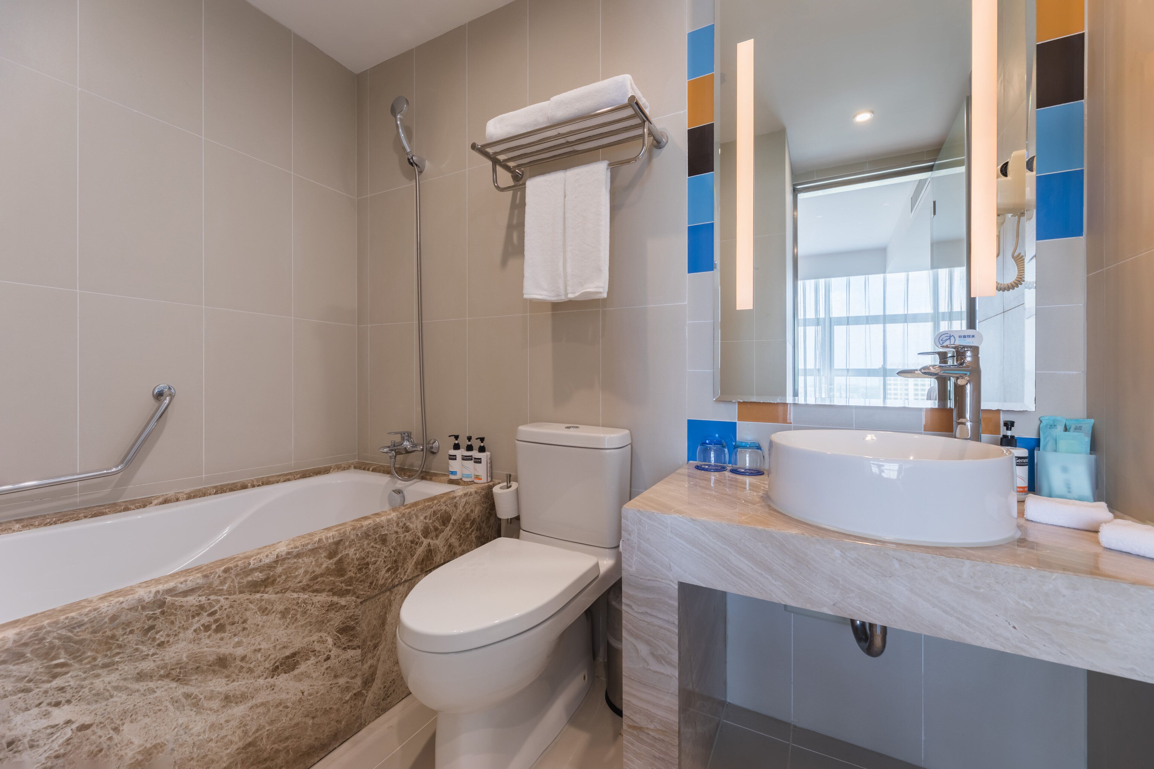 suite, 1 king bed (additional living area) | minibar, in-room safe, desk, blackout curtains