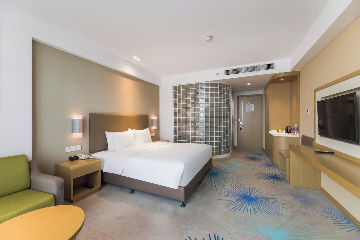 Suite, 1 King Bed (Additional Living Area) | Minibar, in-room safe, desk, blackout drapes