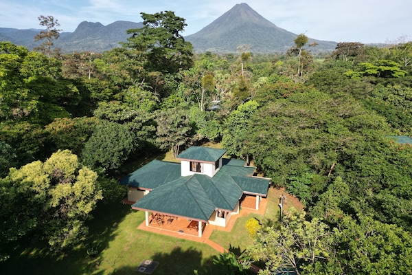 Great home just 1 mile from downtown La Fortuna