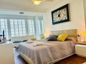 2 bedrooms, iron/ironing board, WiFi, bed sheets - Apartment with sea views in the center of Malagueta beach (Málaga)