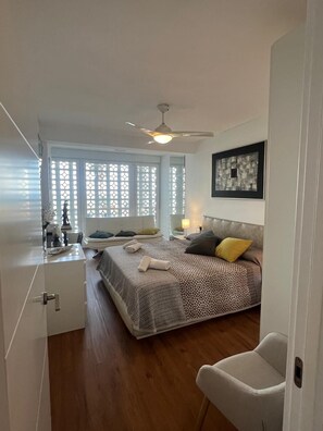 2 chambres, fer et planche à repasser, Wi-Fi, draps fournis