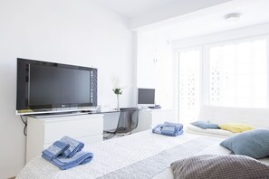 2 habitaciones, tabla de planchar con plancha, wifi y ropa de cama 