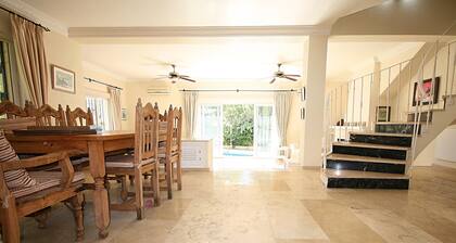 CHARAKTER VILLA CALAHONDA SPANIEN 5 Minuten zum Strand, ruhige Gegend niedrige Preise für den Winter