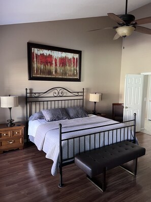 4 bedrooms, desk, iron/ironing board, free WiFi - Tempe/Chandler Vacation Home - Community POOL & SPA (Chandler)