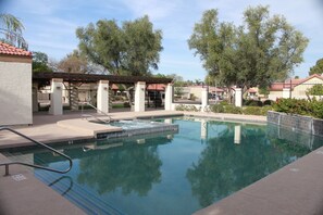 Outdoor pool - Tempe/Chandler Vacation Home - Community POOL & SPA (Chandler)