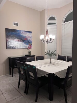 Dining - Tempe/Chandler Vacation Home - Community POOL & SPA (Chandler)