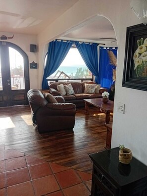 Smart TV, fireplace, video games, books