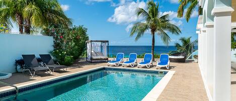 حمّام سباحة خارجي