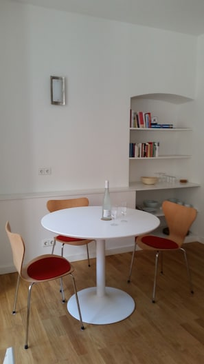 Dining - Spacious living on 54 sqm in the Palais am Schlossplatz - in the old town (Meersburg)