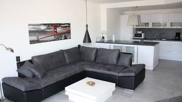 Smart-TV, DVD-Player, Stereoanlage