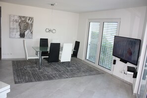 Dining - Salvatorferienwohnung Modern and comfortable new apartment with 95sqm. (Schwäbisch Gmünd)