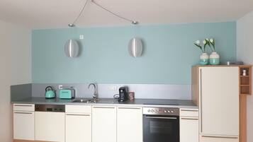 KĂŒhlschrank, Ofen, Herdplatte, GeschirrspĂŒler