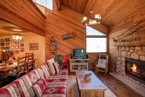 Smart TV, fireplace, DVD player, stereo