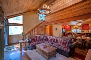 Smart TV, fireplace, DVD player, stereo