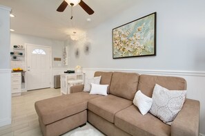 Smart TV, chimenea, reproductor de DVD y videoteca 