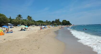 House 150 meters from the beach, swimming pool, barbecue and wallbox for electric cars.