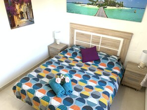 1 slaapkamer, een kluis op de kamer, een strijkplank/strijkijzer