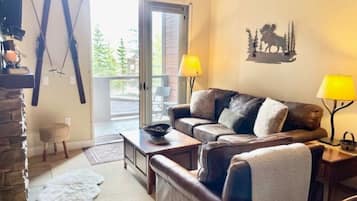 Fernseher, Kamin, DVD-Player, Tischtennisplatte