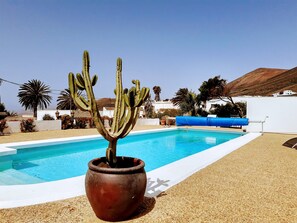 A heated pool - VV - Rural Guesthouse near the volcanoes with splendid sea view for 4 persons (La Asomada)