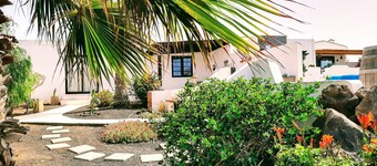 VV - Rural Guesthouse near the volcanoes with splendid sea view for 4 persons