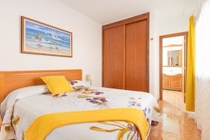 3 Schlafzimmer, Zimmersafe, Schreibtisch, Bügeleisen/Bügelbrett