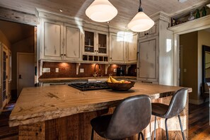 Fridge, microwave, oven, stovetop - The Top Rated Home in Crested  Butte! Best Location, Hot Tub & Steam Shower! (Crested Butte)