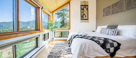 2 bedrooms, desk, iron/ironing board, travel cot