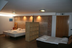 4 chambres, fer et planche à repasser, Wi-Fi, draps fournis