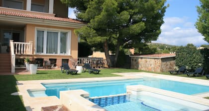 VILLA XIRIVELLA , Amplia Villa Mediterranea en Alfaz del Pi, Costa Blanca Alican