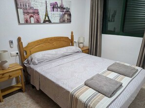 2 bedrooms, iron/ironing board, WiFi, bed sheets