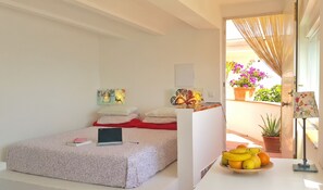 1 habitación, tabla de planchar con plancha, wifi gratis y ropa de cama 