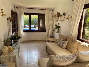 TV, DVD player - Villa on the beach in Pals-Begur with barbecue and private pool (Pals)