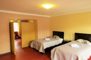 3 bedrooms, iron/ironing board, free WiFi