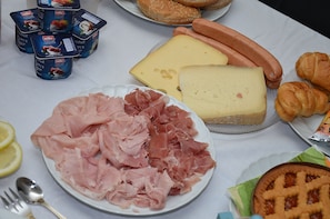 Petit déjeuner compris